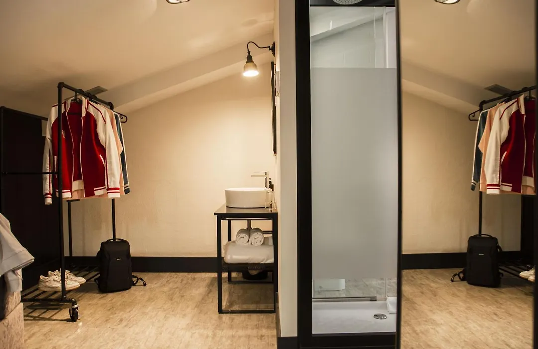 Room Ventura-1